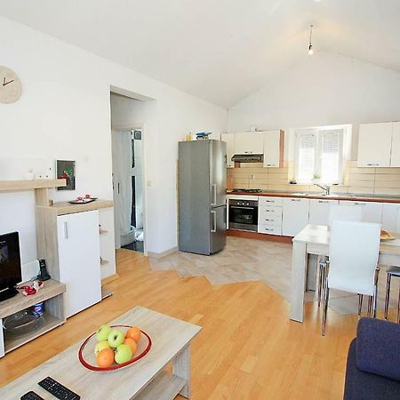 Apartmani Nila Pucisca Exteriér fotografie