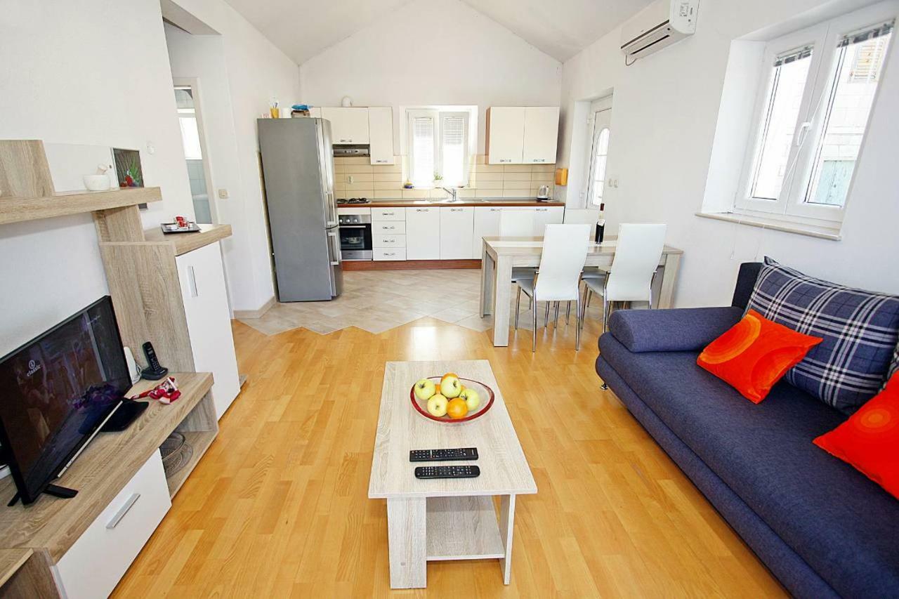 Apartmani Nila Pucisca Exteriér fotografie