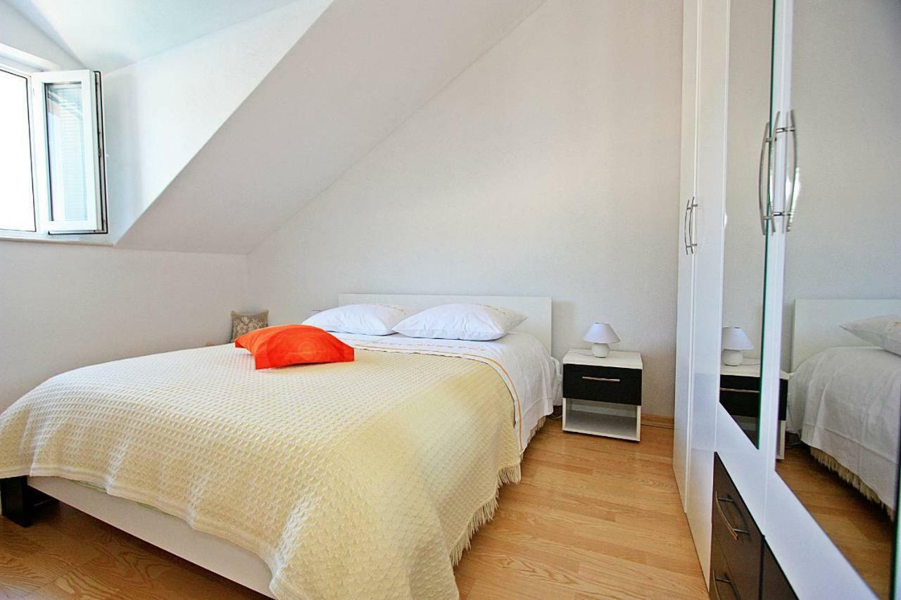 Apartmani Nila Pucisca Exteriér fotografie
