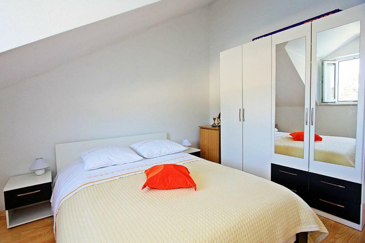 Apartmani Nila Pucisca Exteriér fotografie