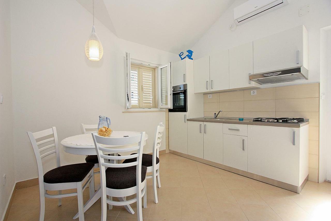 Apartmani Nila Pucisca Exteriér fotografie