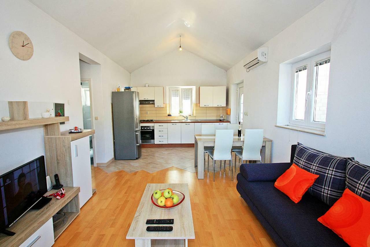 Apartmani Nila Pucisca Exteriér fotografie