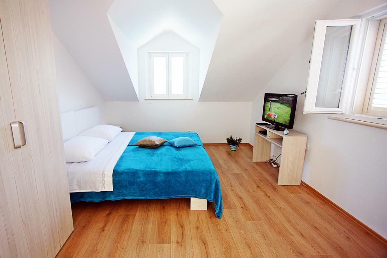 Apartmani Nila Pucisca Exteriér fotografie